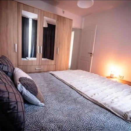 Delightful, Modern Apartment! 10 Minutes Away From Centre Appartamento *